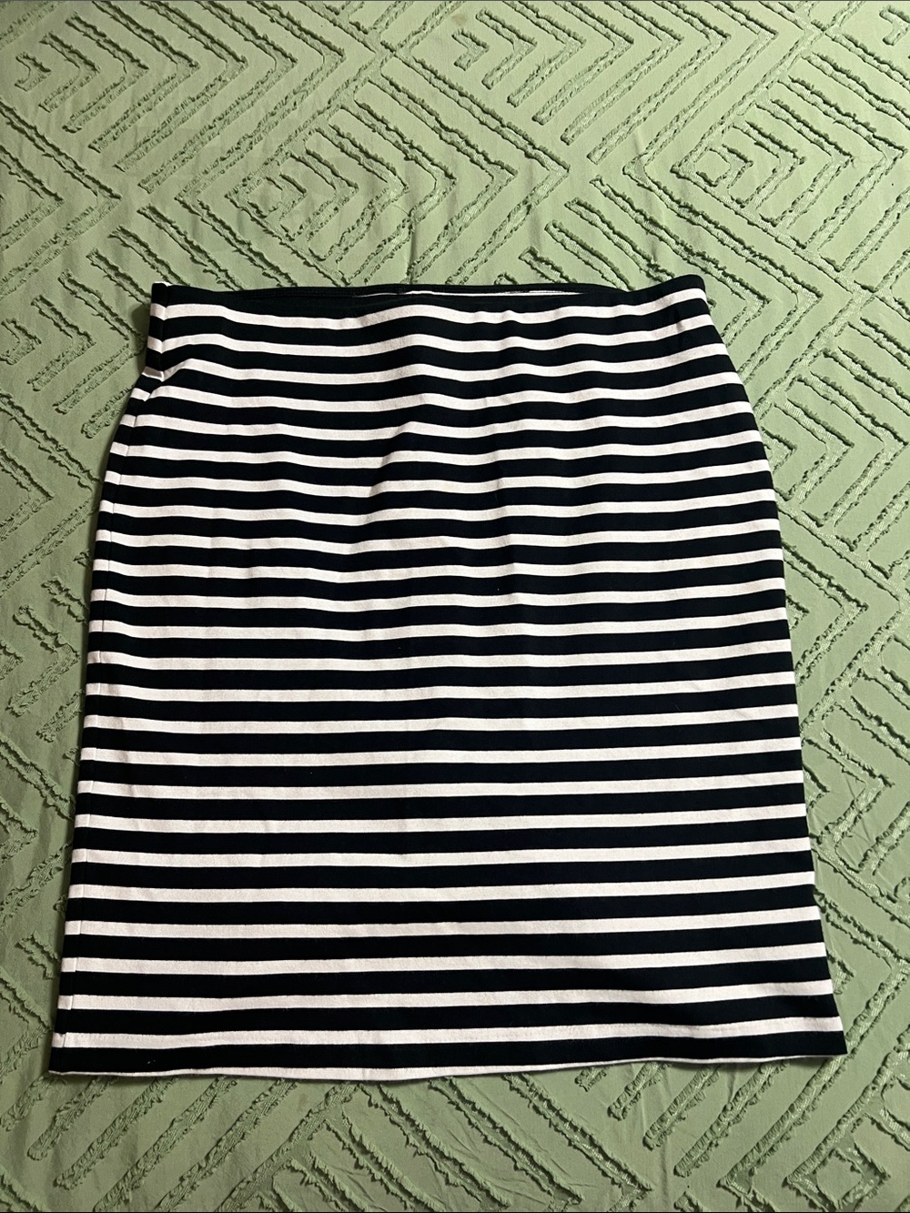 Old Navy Black & White Striped Pencil Skirt